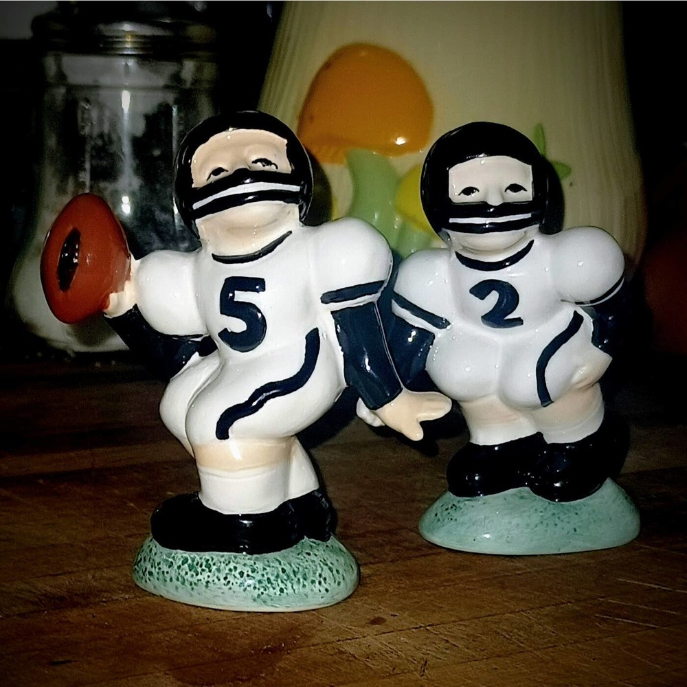 VTG B&W FOOTBALL PLAYERS SALT & PEPPER SHAKERS